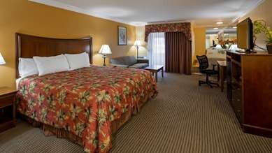 Best Western Harbour Inn & Suites Room Type - Suite-1 King Bed, Non-Smoking, High Speed Internet Access, Balcony, Harbor View, Jacuzzi, Continenta Best Western Harbour Inn & Suites Room Type - Suite-1 King Bed, Non-Smoking, High Speed Internet Access, Balcony, Harbor View, Jacuzzi, Continenta