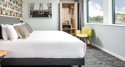 Mercure Newport Hotel Room Type - Standard Accessible Room with 1 double bed