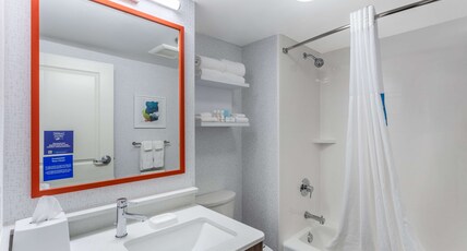 Hampton Inn by Hilton Sioux Falls Room Type - 2 QNS REFRIG MICRO NONSMOK