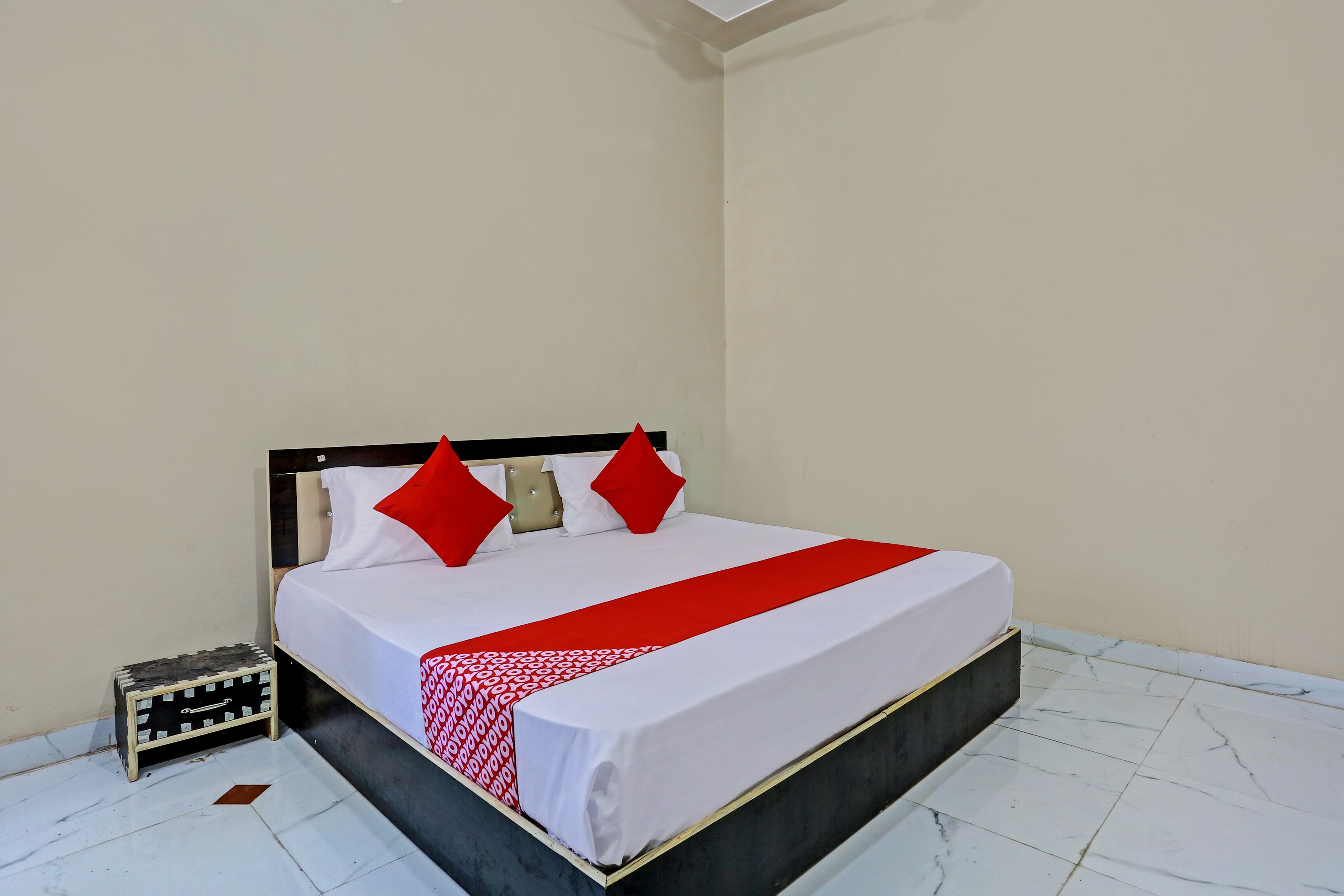 Hotel O Peeush Rao hotel and meeting hall - Tap to explore photos