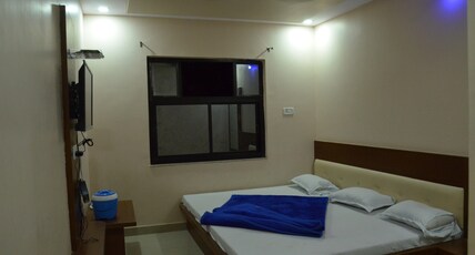 KUM KUM PALACE Room Type - Deluxe Three Bed AC