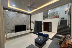 Luxury Airport Villa-Perfect for Family & Business