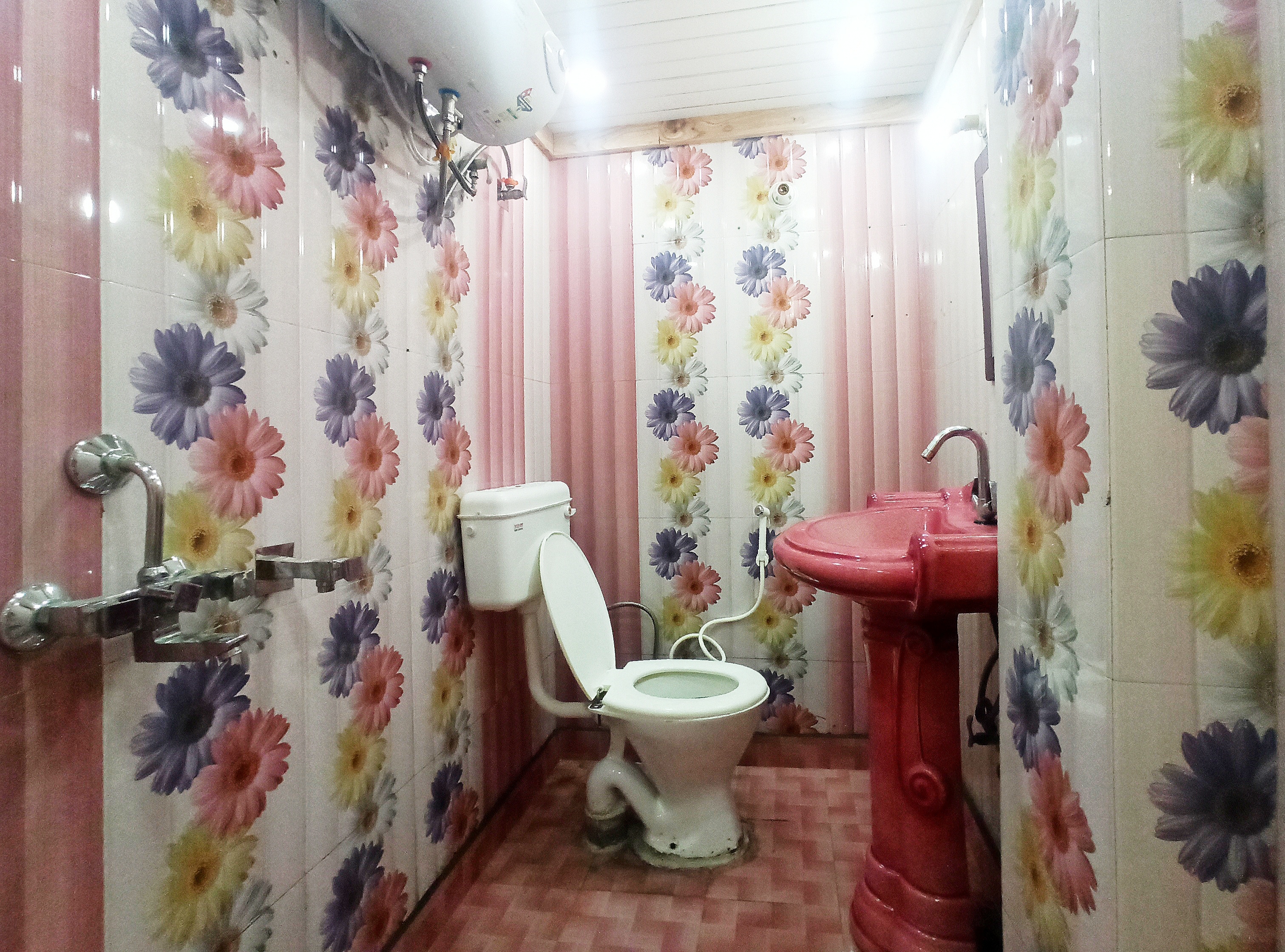 Hotel Neem Baba - Tap to explore photos