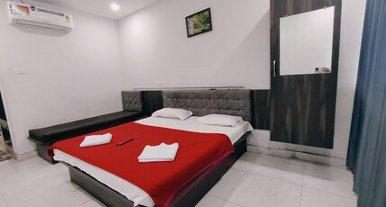 Hotel Shivam Residency Room Type - Deluxe AC Room