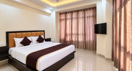 Hotel Ishwar Room Type - Premium Room