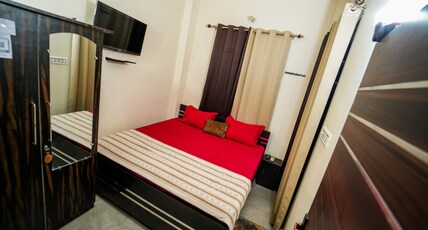 Krishna Kunj Homestay Room Type - Budget Couple Room ll Deluxe Room 101 ll
