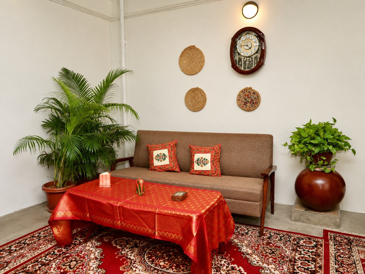 Vintage Home Near Ghats & Temple - Tap to explore photos