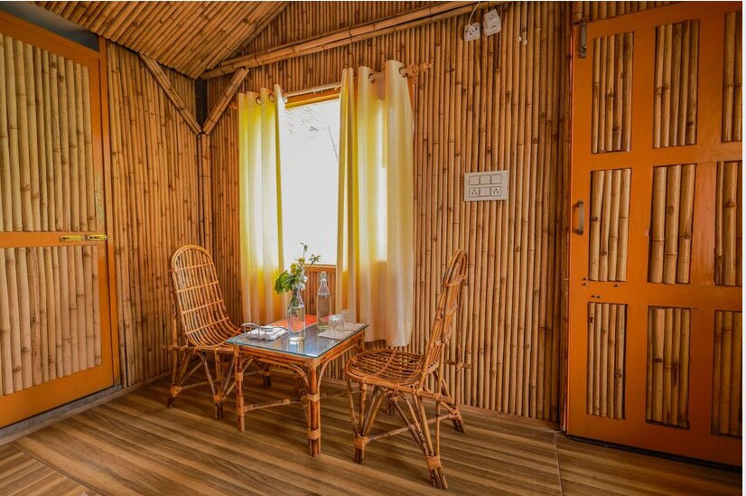 Treehouse Bamboo cottage - Tap to explore photos