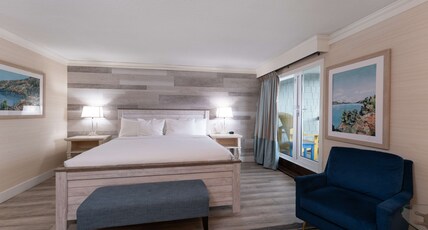 Prestige Beach House, BW Premier Collection Room Type - 1 King Bed, Non-Smoking, Balcony, Upgraded Furniture, Mini Fridge, Wi-Fi, Upgraded Linen