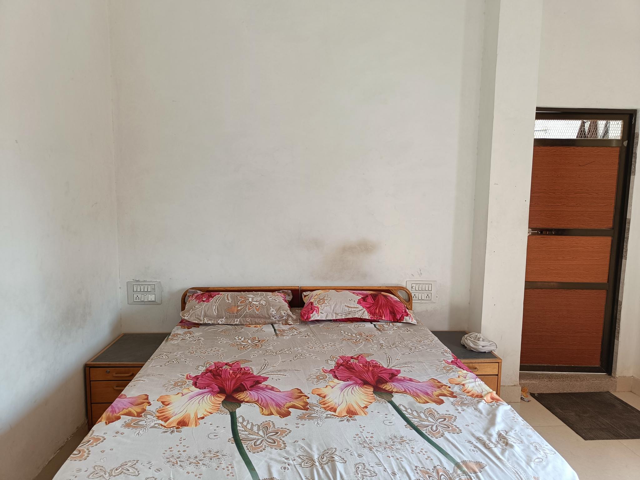 HOTEL SHAAN - E - RAILMAGRA - Tap to explore photos