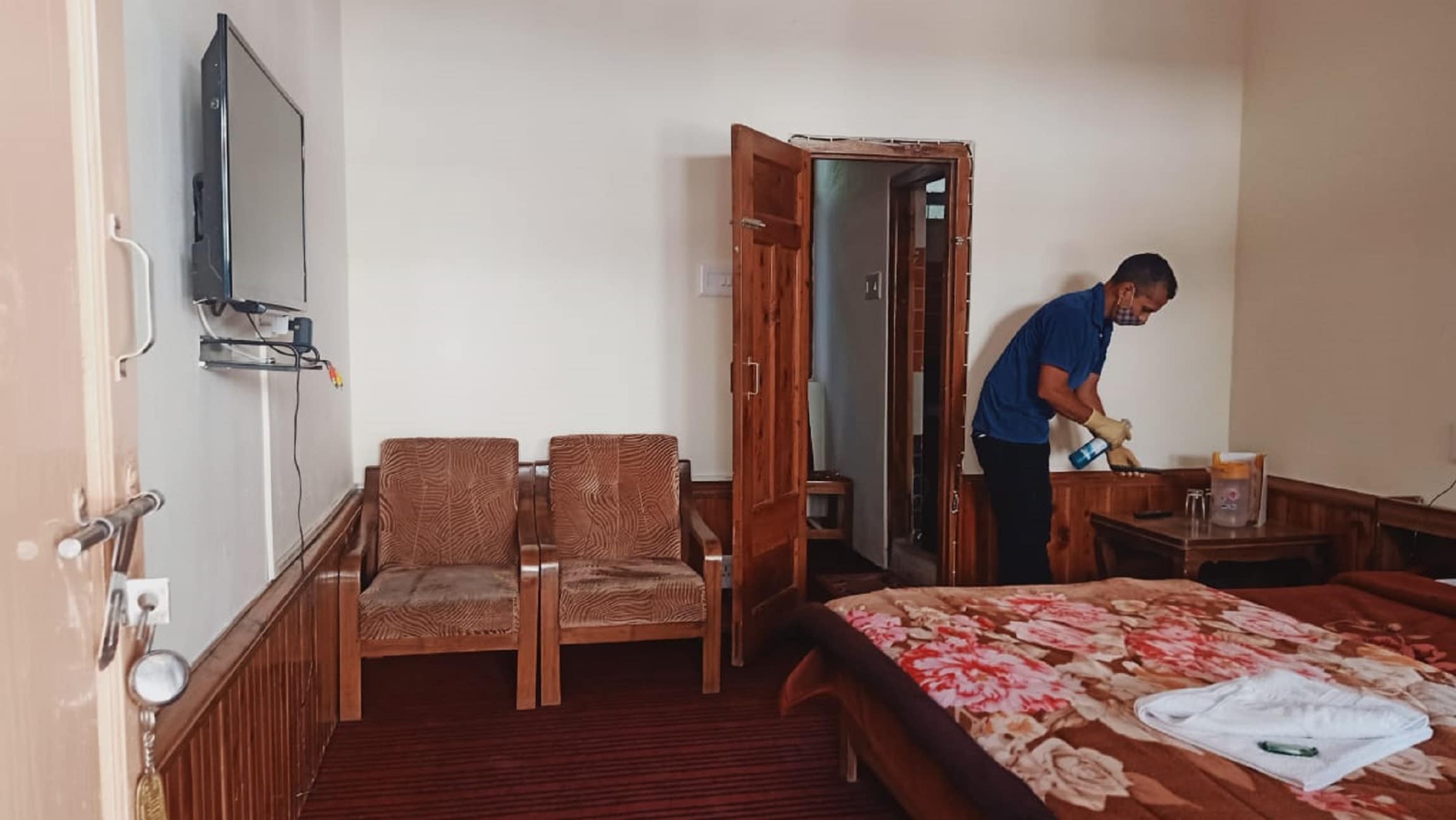 Thakur Hotel - Tap to explore photos