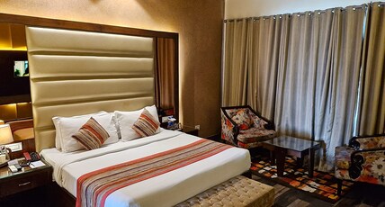 W J Grand Room Type - Executive Room with complimentary fruit platter W J Grand Room Type - Executive Room with complimentary fruit platter