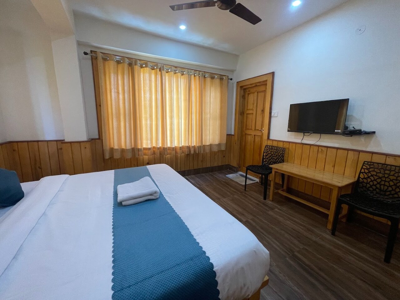 DIWAN SACHPASS GUEST HOUSE - Tap to explore photos
