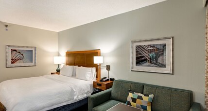 Hampton Inn by Hilton State College Room Type - 1KNG MOB HEAR ACC W TUB NS