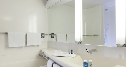 Novotel Paris Orly Rungis Room Type - Executive Room with 1 double bed and 1 single sofa bed