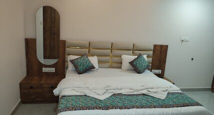 Shivam Comfort and Lodging Room Type - DELUXE TRIPLE AC ROOM
