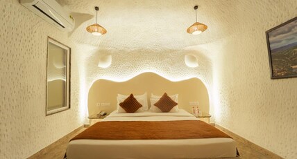 Hotel Magenta-City Center Bani Park Jaipur Room Type - Jantar Mantar Room