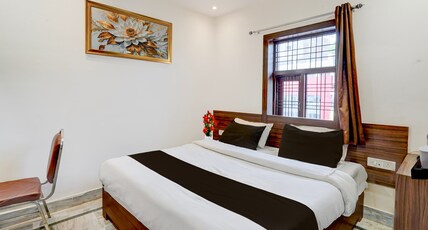 OYO Townhouse Prayagraj Railway Station Road Formerly Ganga Niwas Room Type - Classic