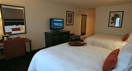 Hampton Inn & Suites by Hilton Red Deer Room Type - 2 QUEEN BEDS NONSMOKING