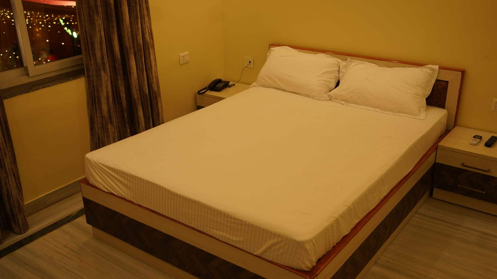 Oak Villa - Tap to explore photos