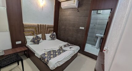 Hotel Vrindavan Palace Room Type - Deluxe AC Small Room