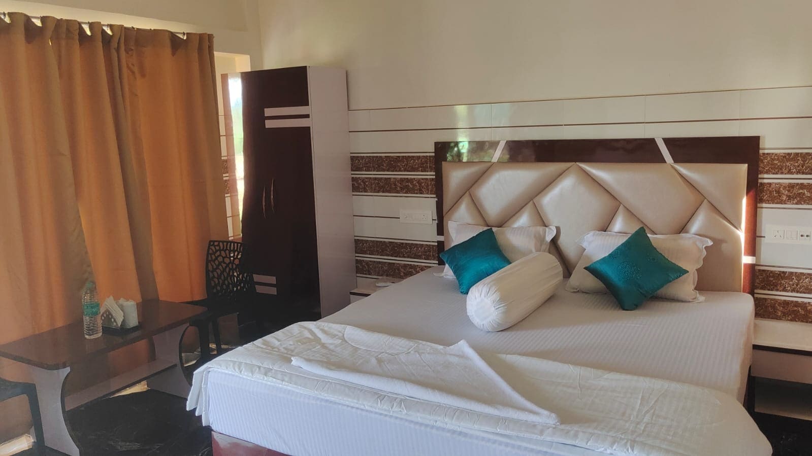 Highland Beach View Resort | 200M From Beach | Entire Cottage - Tap to explore photos