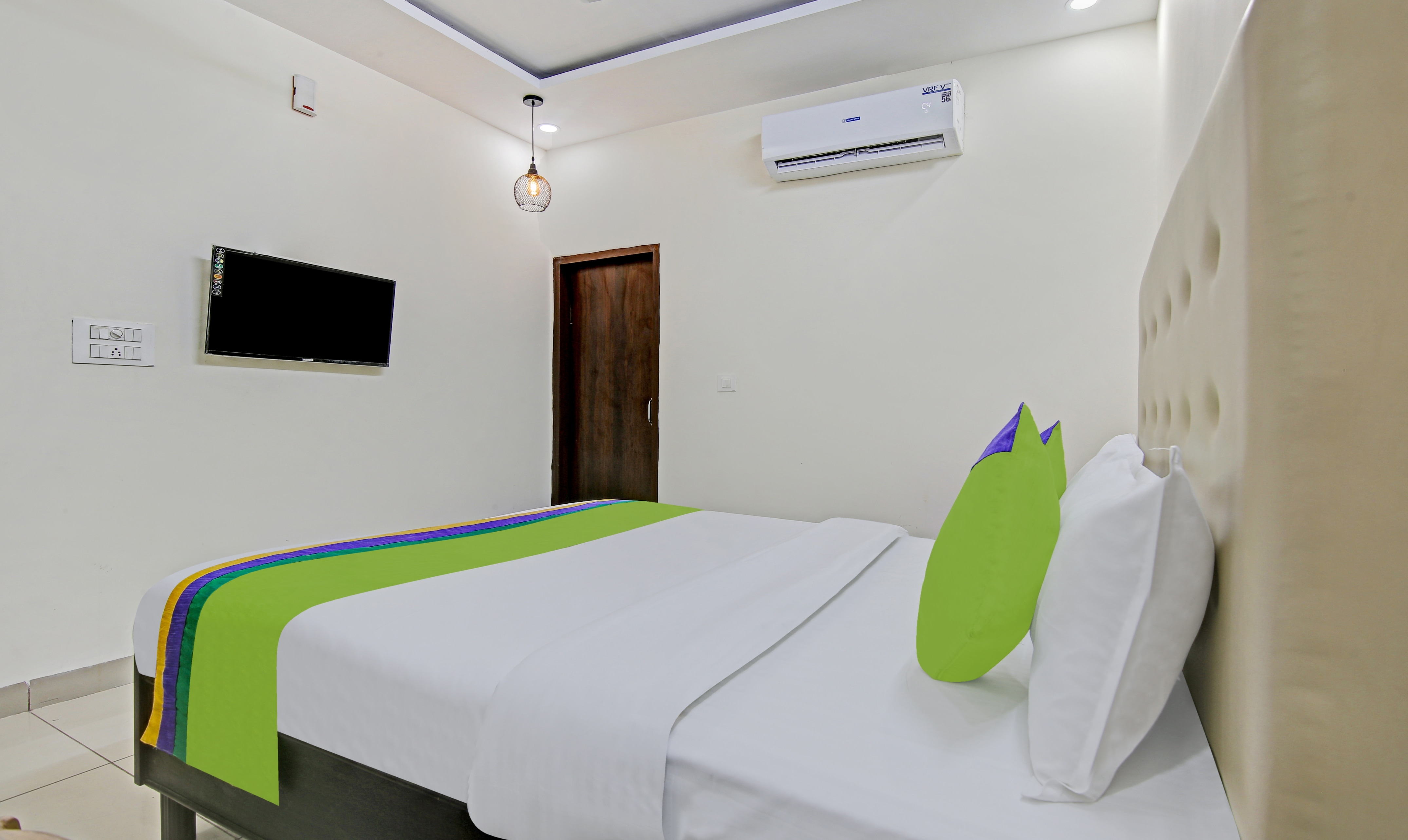 Hotel Royal Empirre Near PEC-PGI-PU Chandigarh - Tap to explore photos
