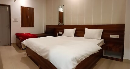 Sindhi Guest House Room Type - FAMILY ROOM(3 PERSON)