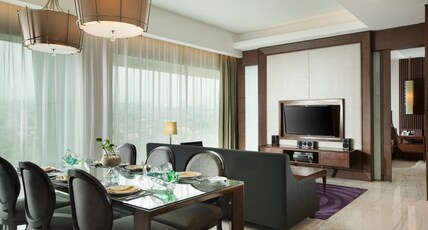 Holiday Inn BANDUNG PASTEUR Room Type - 1 King Royal Suite