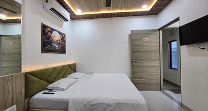 Sanidhya Hotel Room Type - Double Bed Room 4