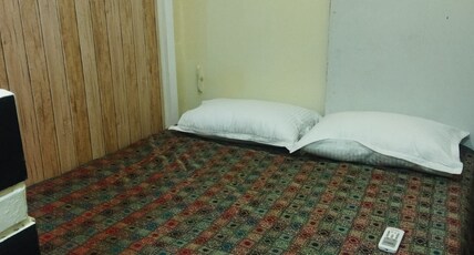 Cozy Ac Double Lemon Room Mumbai Nr Metro Stations Room Type - Near Airport Budget Quadruple Room for 4