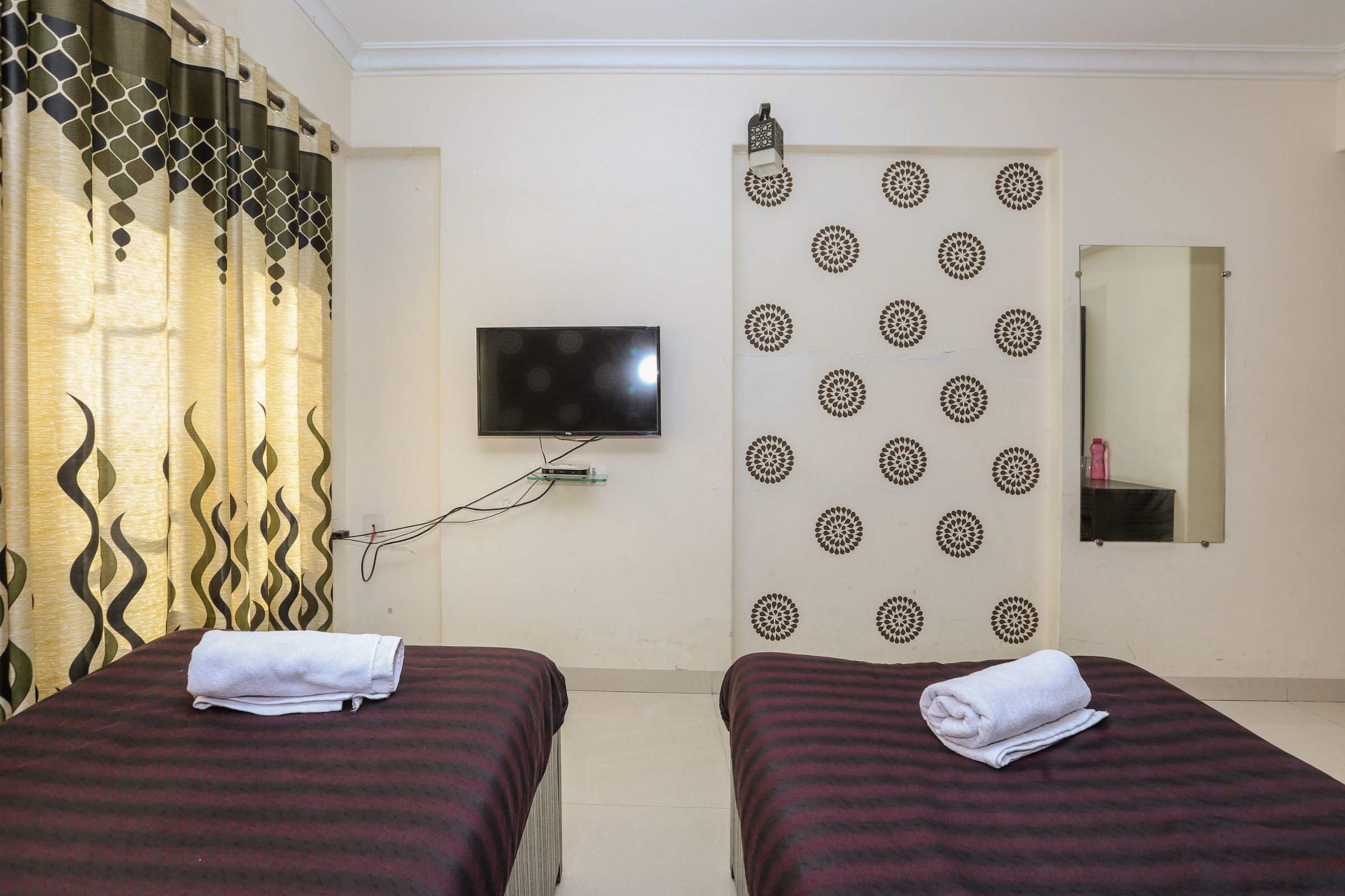Stay Insta Service Apartment - Tap to explore photos