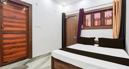 Hotel O JS Palace Room Type - Classic