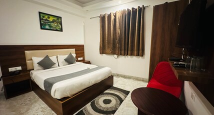 Hotel De Clark@ 5 min from Delhi IGI Airport Room Type - Triple Bed Room