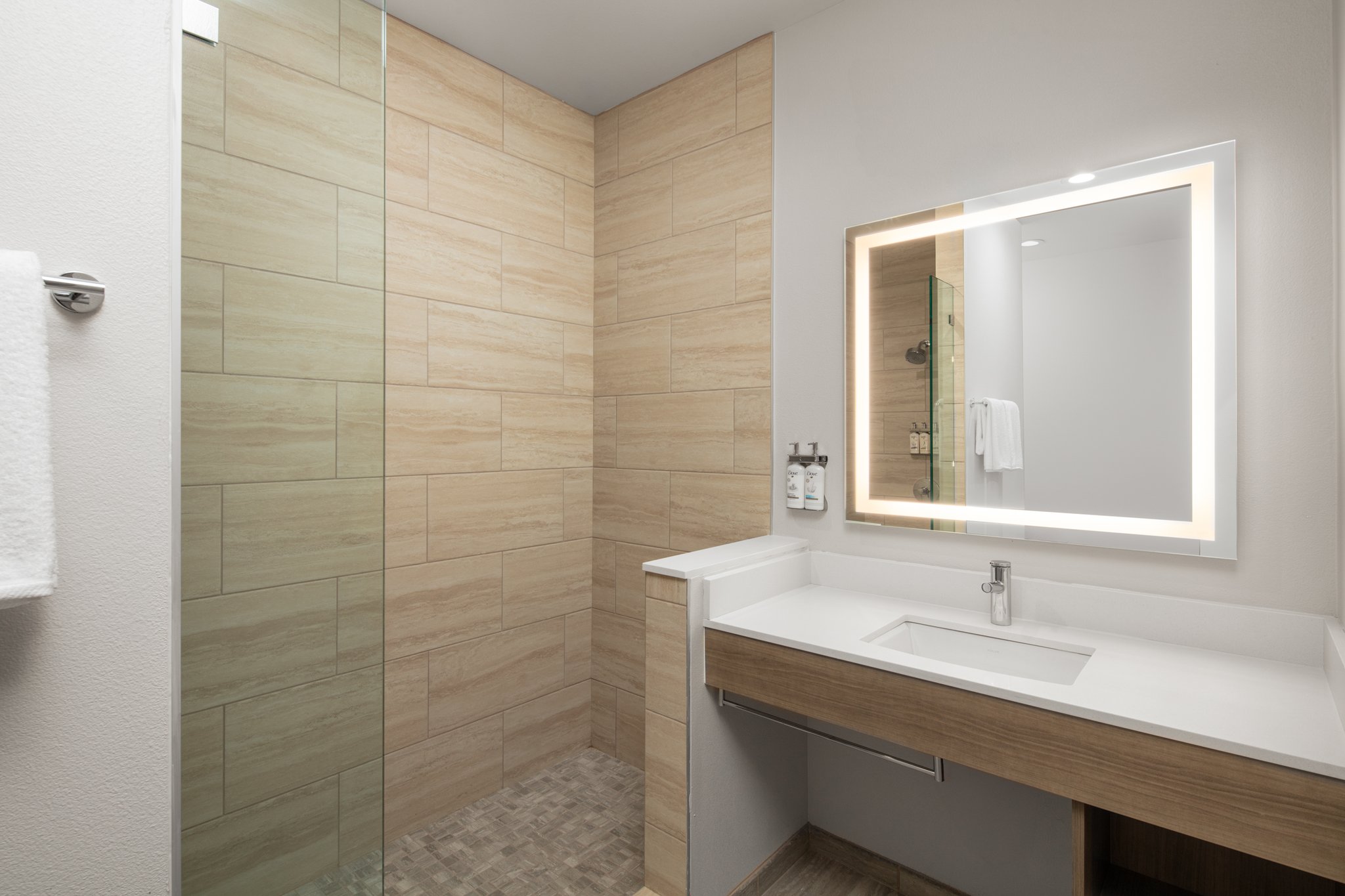 Holiday Inn Express Hotel & Suites Ventura Harbor - Tap to explore photos