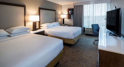 DoubleTree by Hilton Madison East Room Type - 2 QUEENS MOB ACC TUB
