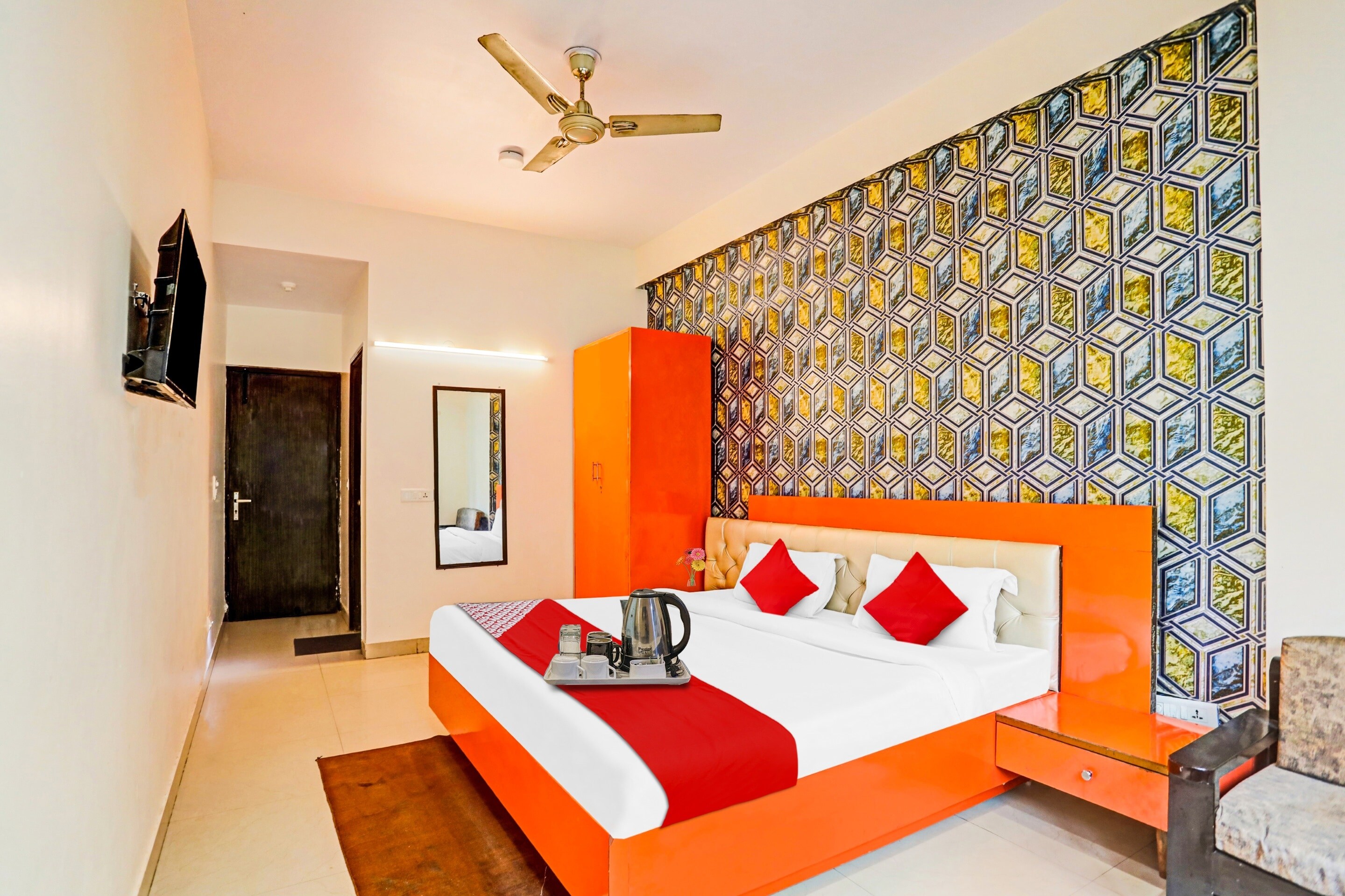 Hotel O U Rooms Near Iskcon Temple Noida - Tap to explore photos