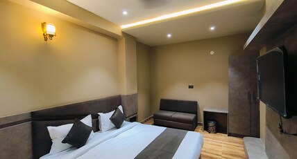 Hotel Maple Residence Room Type - Deluxe Room