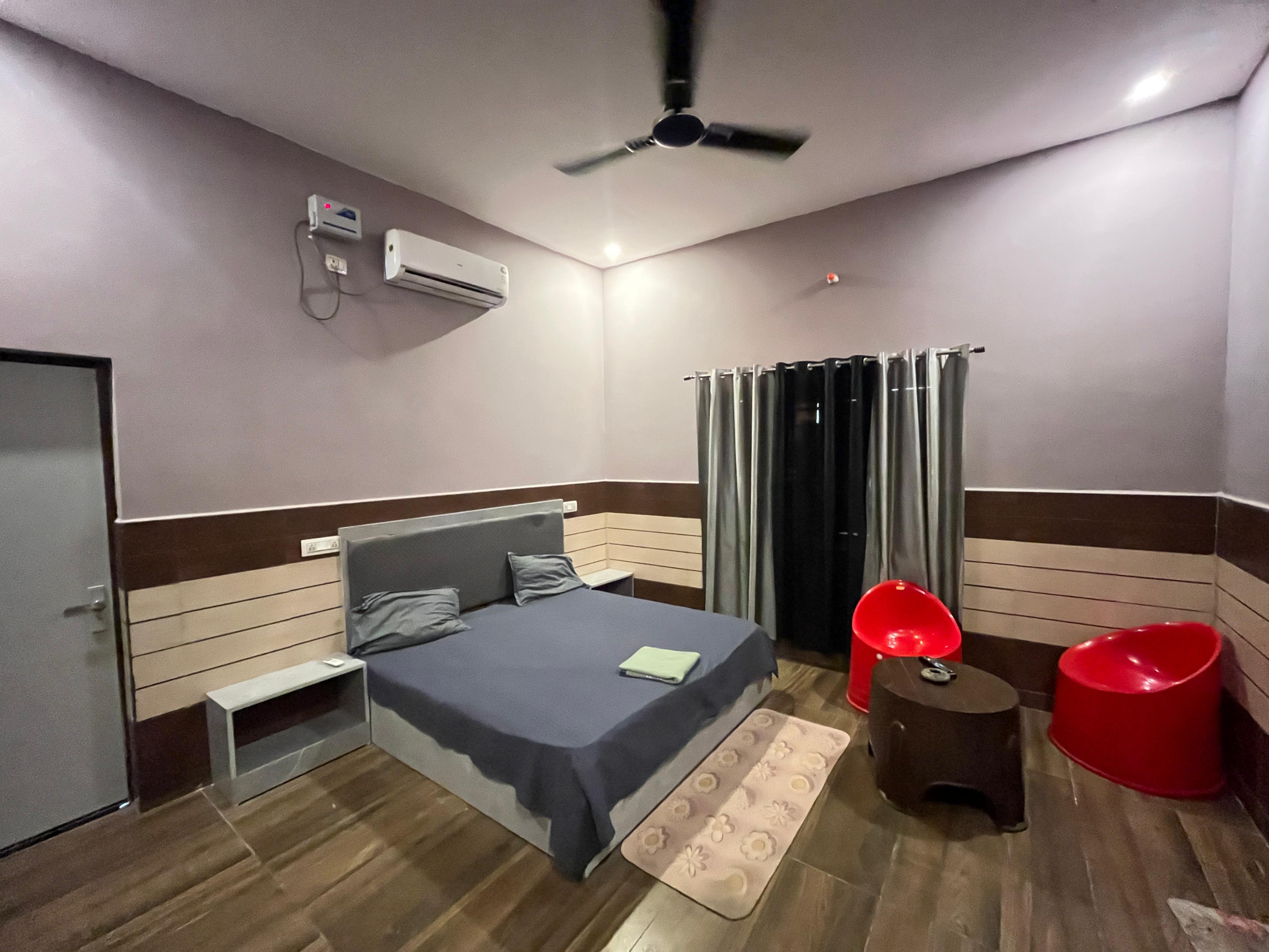 Hotel Decent Inn - Tap to explore photos