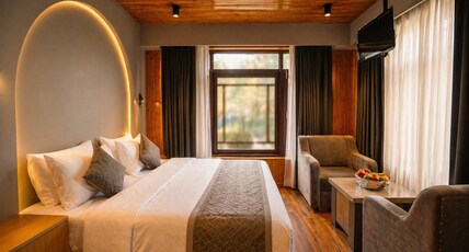 Hotel Divine by Mount View - Riverfront Paradise Room Type - Premium Room