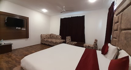 Hotel Home in Paradise !! 5 minutes walk to railway station !! Room Type - Suites Room with Mountain view Hotel Home in Paradise !! 5 minutes walk to railway station !! Room Type - Suites Room with Mountain view