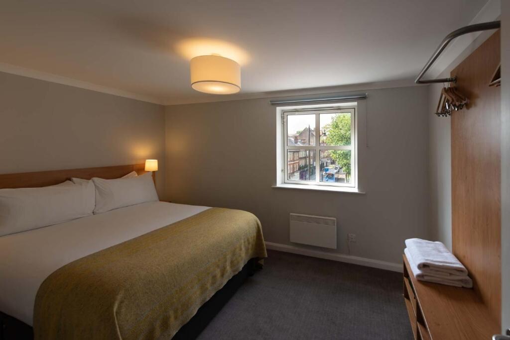 Premier Suites Reading - Tap to explore photos