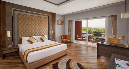 Saya Grand Resort By Treat Thane Room Type - Luxury Room With Bathtub Saya Grand Resort By Treat Thane Room Type - Luxury Room With Bathtub