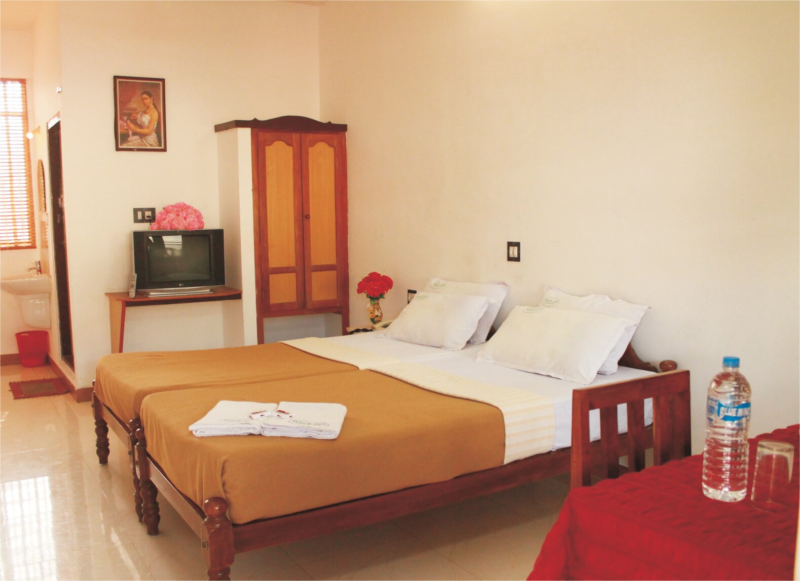 RAYS INN THEKKADY - Tap to explore photos