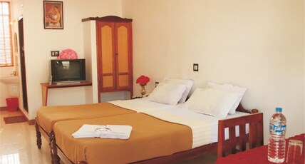 RAYS INN THEKKADY Room Type - Standard Double Bedroom