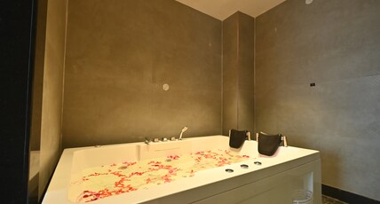 Hotel Ravine Palace Room Type - Honeymoon Suite With Private Balcony