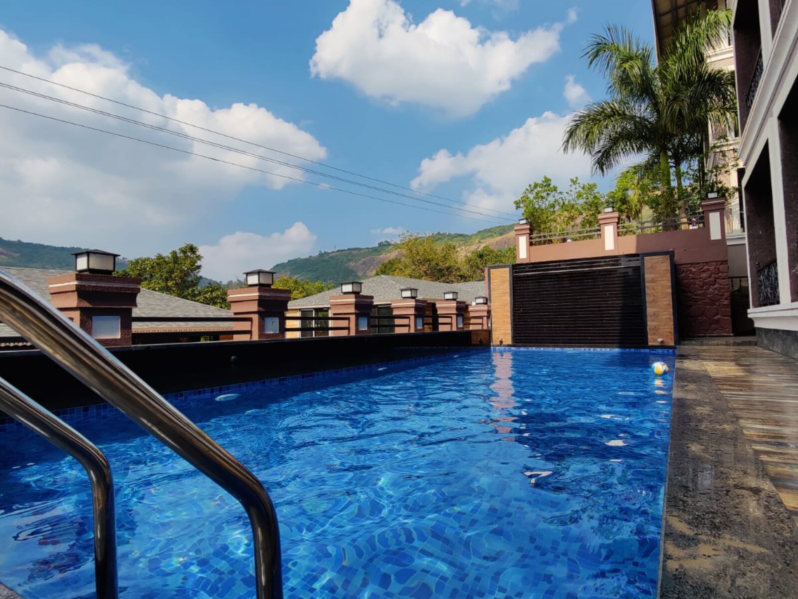 Lakeside 6BHK Luxurious with Pvt Pool by Aashiyaanaa - Tap to explore photos