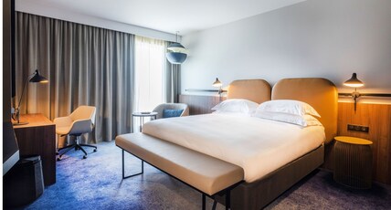 Crowne Plaza NICE - GRAND ARENAS Room Type - 1 King Bed and Living Area Premium Suite