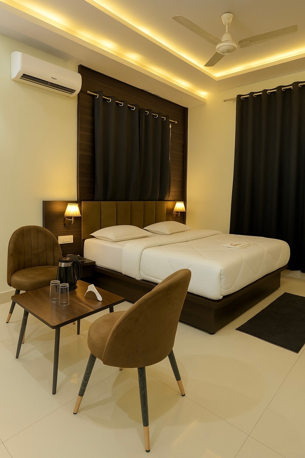 Hotel New Jashan - Tap to explore photos