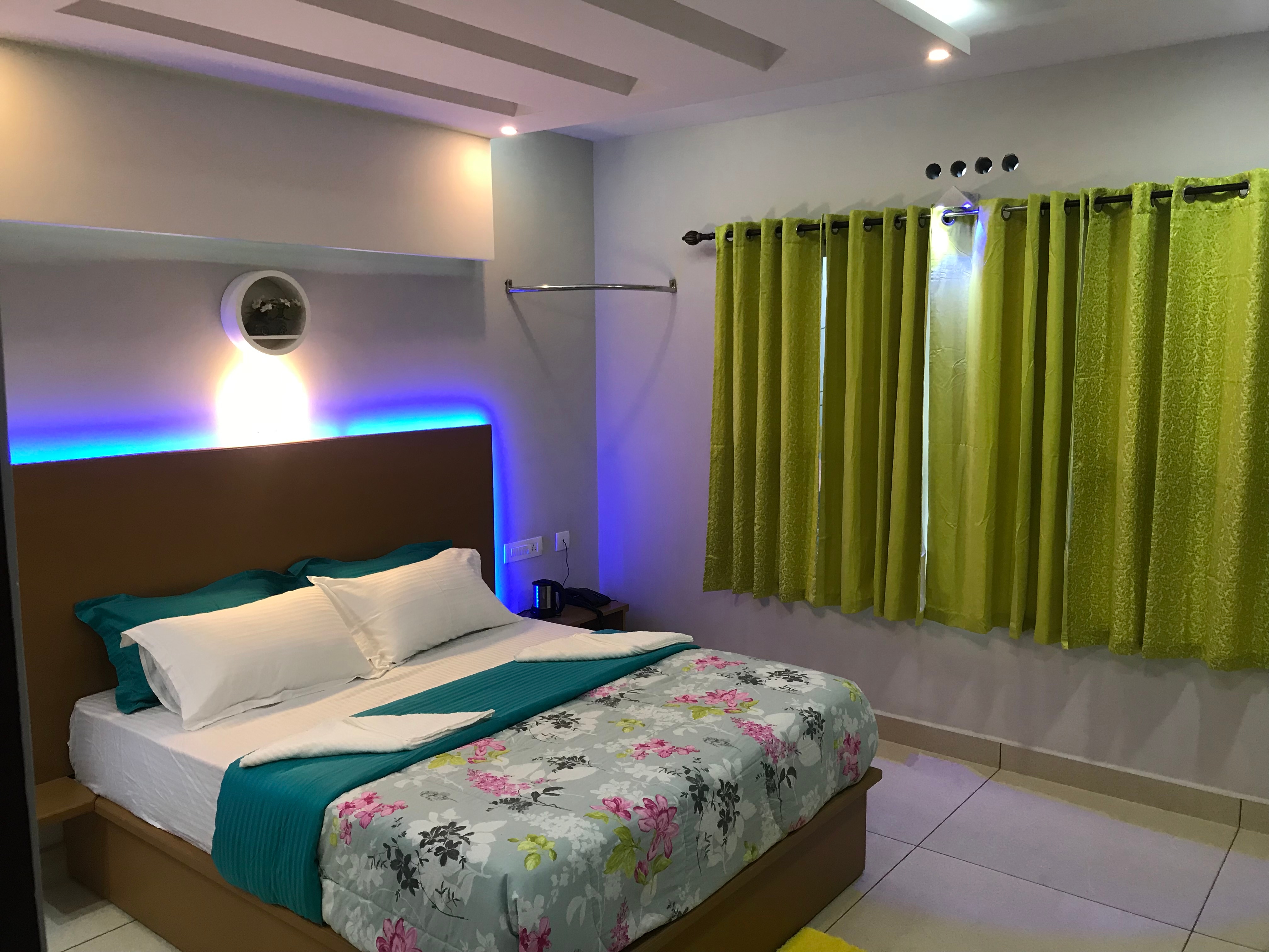 MehaKira Holiday Inn, Central Munnar - Tap to explore photos